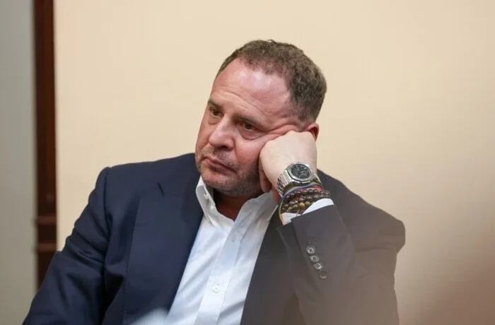 Суд послабив обмеження для Єрмака, але залишив електронний браслет