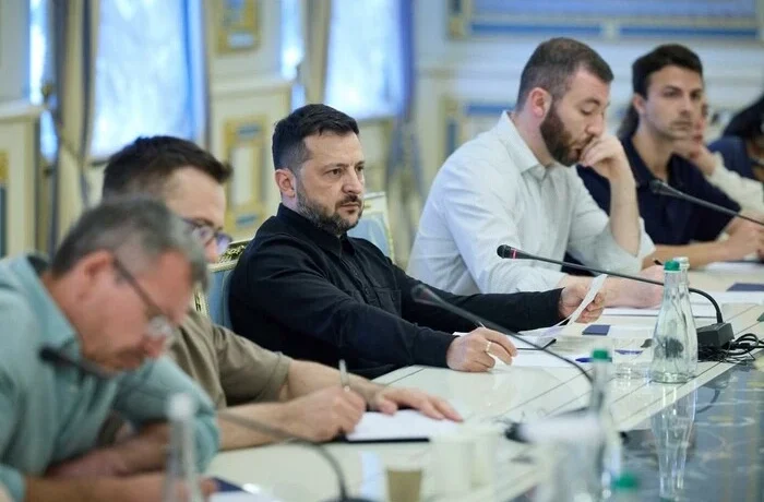 Зеленський пояснив, чому Путін викинув «Яблуко» з виборів