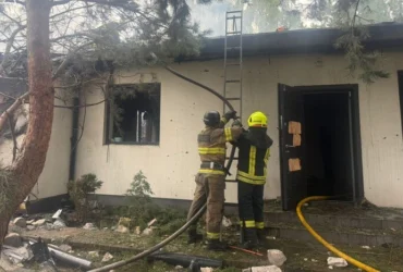Російські «Шахеди» б’ють по приватних будинках під Києвом
