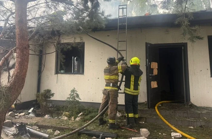 Російські «Шахеди» б’ють по приватних будинках під Києвом