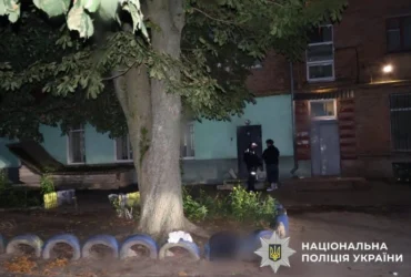 У Фастові молодик чотири рази вдарив ножем свого однолітка біля під’їзду