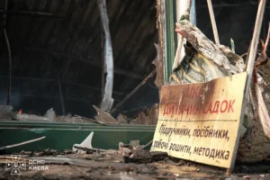Легендарний книжковий ринок на Почайній знищено після атаки Росії (фото, відео)