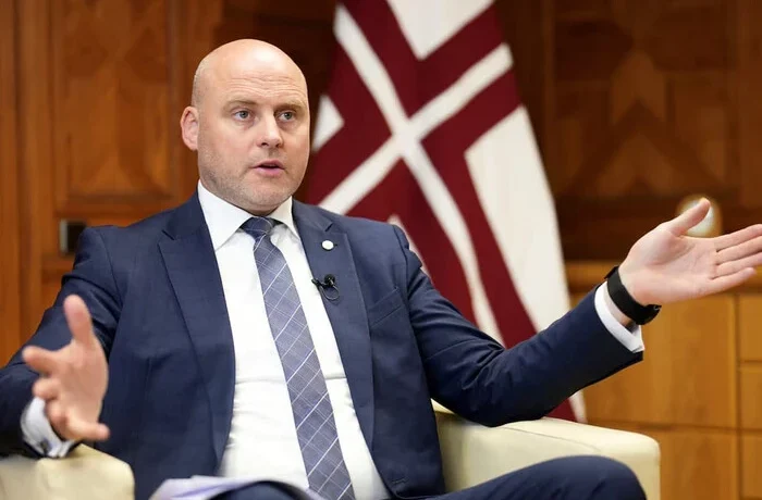 Прем’єр Латвії обурився через пом’якшення санкцій для російських військових