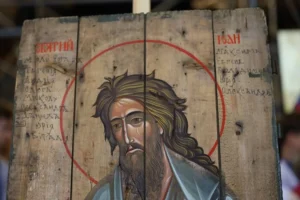 У Львові відкрилася виставка унікальних ікон, написаних на ящиках з-під набоїв (фото)
