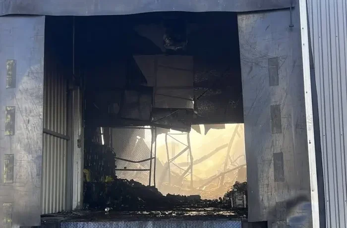 Згорів склад Yasno з обладнанням для сонячних електростанцій через атаку РФ