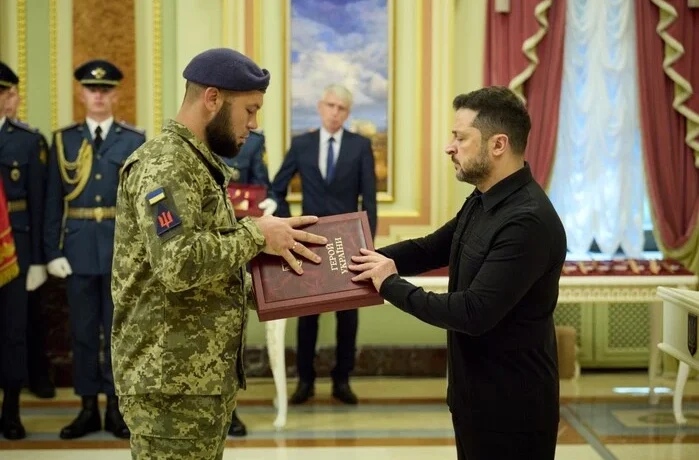 Президент привітав захисників неба зі святом