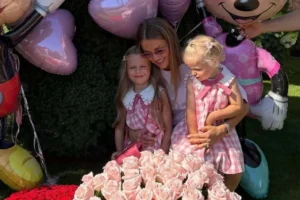 Дружина Олександра Зінченка показала, як подорослішали їхні доньки (фото)