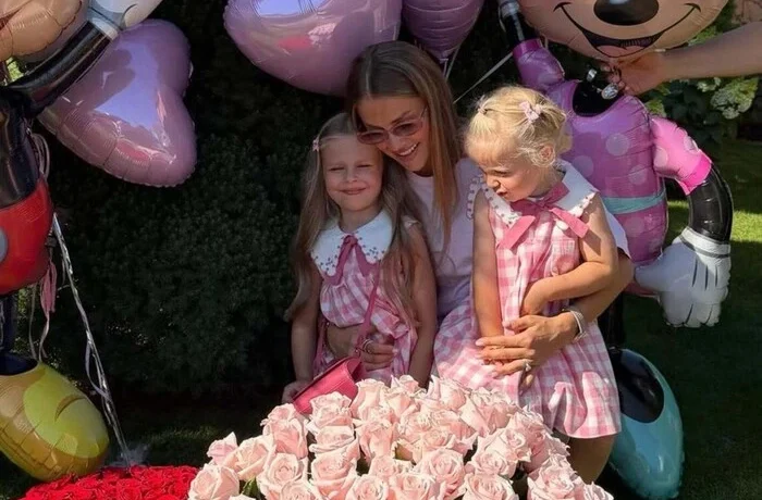 Дружина Олександра Зінченка показала, як подорослішали їхні доньки (фото)