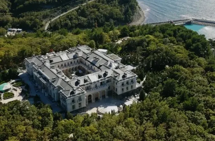 «Палац» Путіна залишився без захисту? Україна знищує ППО поблизу Геленджика