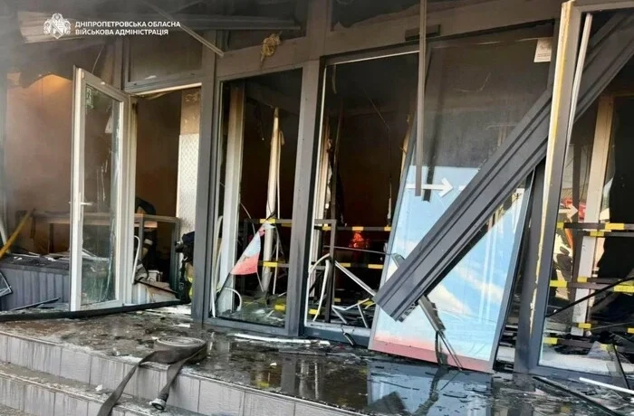 Росія атакувала логістичну компанію у Павлограді, спалахнула пожежа
