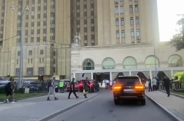 У центрі Москви пролунав вибух у елітному ресторані, де начебто відпочивали генерали