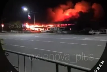 В окупованому Єнакієвому спалахнув ТЦ «Галактика»: перед пожежею чули вибухи