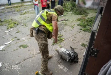 Уламки «Шахеда» впали біля житлових будинків у центрі Києва: перші деталі