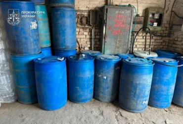 Контрафакт на 12 млн грн: у Києві ліквідовано підпільний цех з алкоголем і цигарками