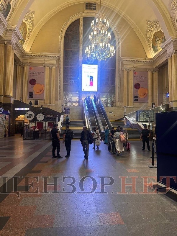 Порожня будівля вокзалу у Києві після оголошення тривоги. 20 серпня 2026 року