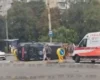 Серйозна ДТП у Києві: на Вишгородській перекинувся медичний мікроавтобус (відео)