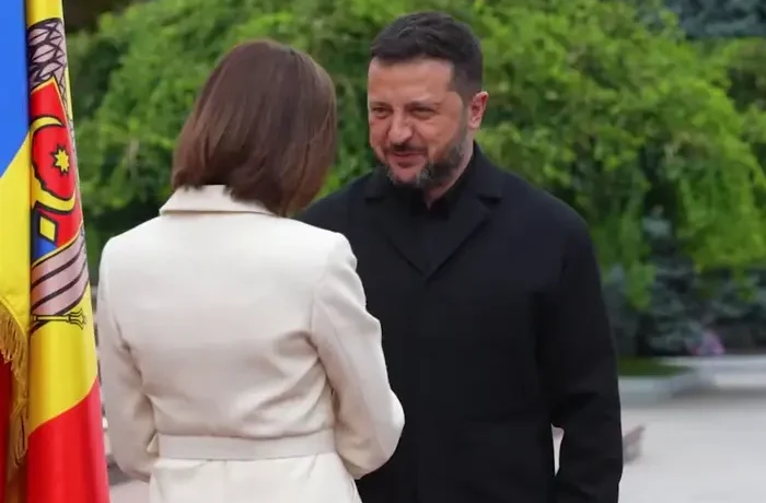 Президент зустрівся з Санду у Молдові (відео)