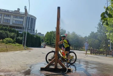Спека у Києві. Де у Солом’янському районі працюють охолоджувальні рамки-розпилювачі