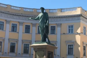 Одесити «визволили» Дюка. В якому стані пам’ятник?