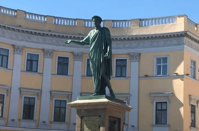 Одесити «визволили» Дюка. В якому стані пам’ятник?