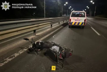 Їхав на червоне світло: у Києві повідомлено про підозру водію Toyota за загибель скутериста