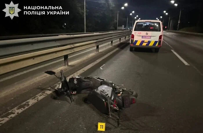 Їхав на червоне світло: у Києві повідомлено про підозру водію Toyota за загибель скутериста