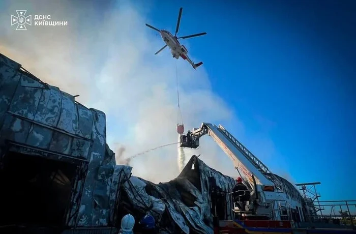 Ліквідація наслідків атаки на Київщину: рятувальники показали ситуацію на об’єктах (фото)