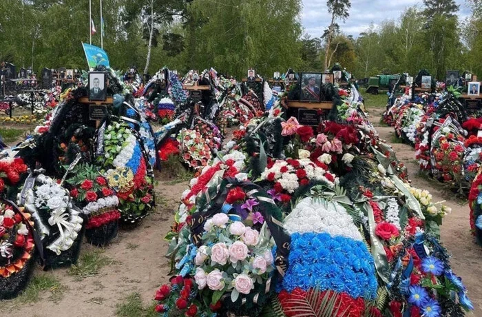 У Росії поширилася схема заробітку на загибелі військових за участю «чорних вдов»