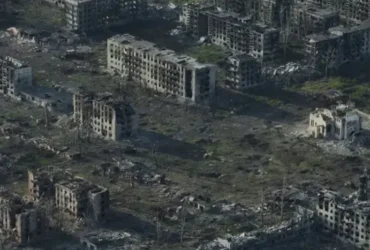 Лінію фронту в Україні видно з космосу: супутник показав випалену землю