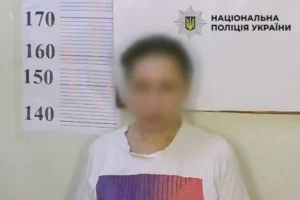 У Деснянському районі жінка через ревнощі намагалася спалити квартиру сусідки