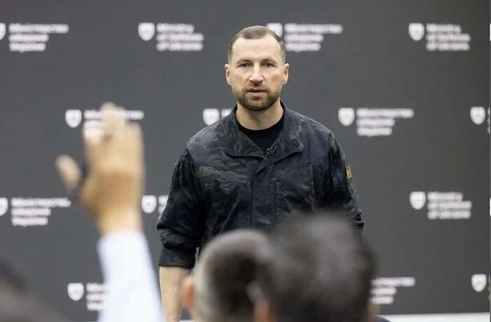 Перший міністр війни. Євгеній Хмара вперше розказав про свій план