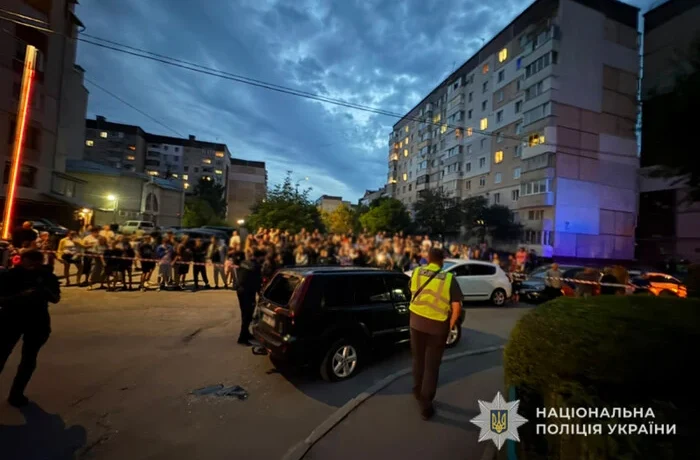 У Тернополі група людей напала на автомобіль ТЦК