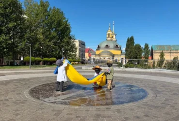 Малюки-засновники Києва на Поштовій площі змінили образ до Дня Незалежності
