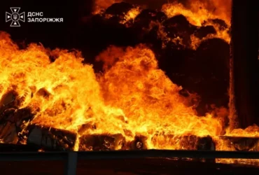 Росіяни атакували Запоріжжя: є поранена, загорівся склад (фото)