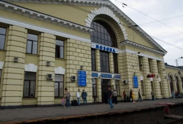 Росія атакувала залізничну станцію в Лозовій: є загиблі
