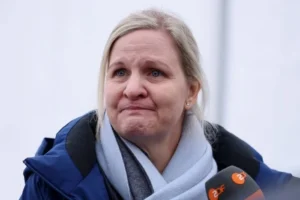 Співпраця з диктаторами і захист інтересів Росії. ЗМІ розповіли деталі біографії президентки МОК
