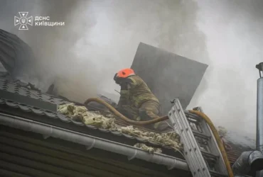 На Бучанщині горіла складська будівля (фото)