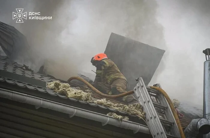 На Бучанщині горіла складська будівля (фото)