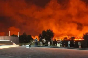 Палає відомий російський курорт: пожежу видно з космосу (фото)