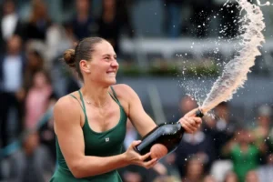 «Наша дівчина виграє US Open». Костюк у Канаді стала особливою гостею улюбленого гурту