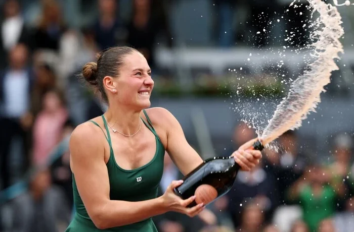 «Наша дівчина виграє US Open». Костюк у Канаді стала особливою гостею улюбленого гурту