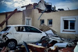 У Франції смерч пошкодив сотні будинків та травмував понад 40 людей