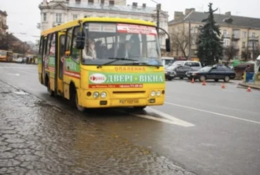 У Франківську водій автобуса образив матір загиблого воїна і поплатився за це роботою