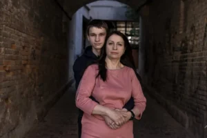 Пережила російський полон та витягла сина з окупації: історія військової медикині