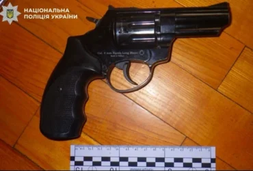 У Дніпровському районі киянин після застілля важко поранив знайомого з револьвера