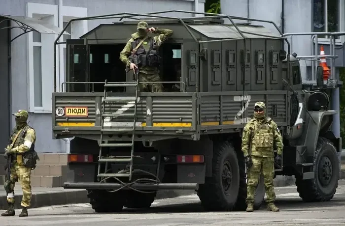 У Росії втекли ув’язнені, яких везли на війну: що відомо