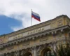 Росіяни почали масово забирати гроші з банків: сума сягнула мільярдів