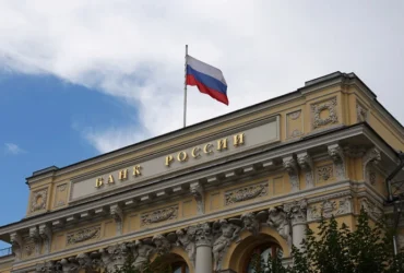 Росіяни почали масово забирати гроші з банків: сума сягнула мільярдів