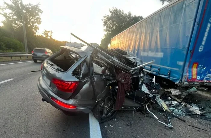 Смертельна ДТП на Житомирському шосе у Києві: загинули жінка та дворічна дитина