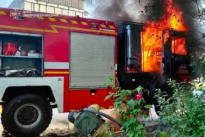 Окупанти обстріляли рятувальників під час гасіння пожежі на Дніпропетровщині
